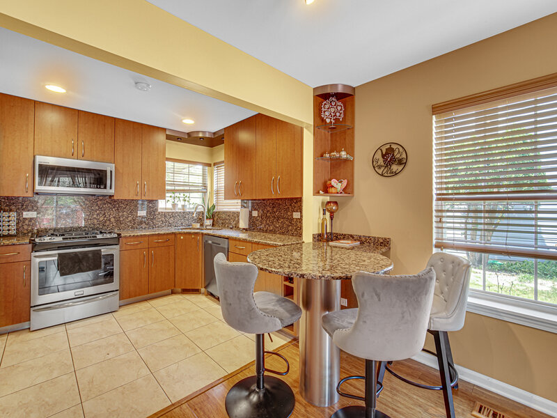 1424 Derby Lane Mundelein IL 60060