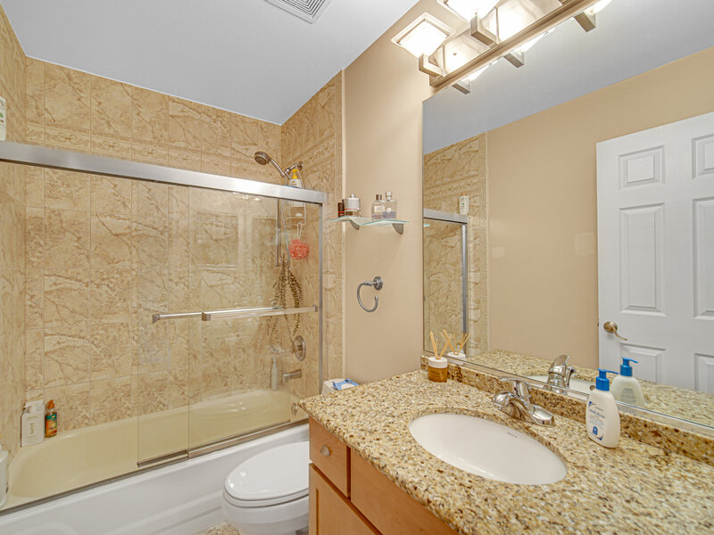 1424 Derby Lane Mundelein IL 60060