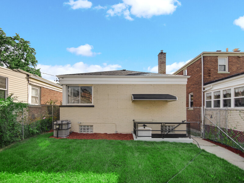9746 S Dobson Avenue Chicago IL 60628
