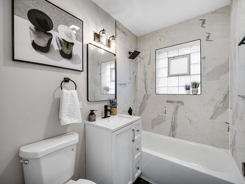 9746 S Dobson Avenue Chicago IL 60628