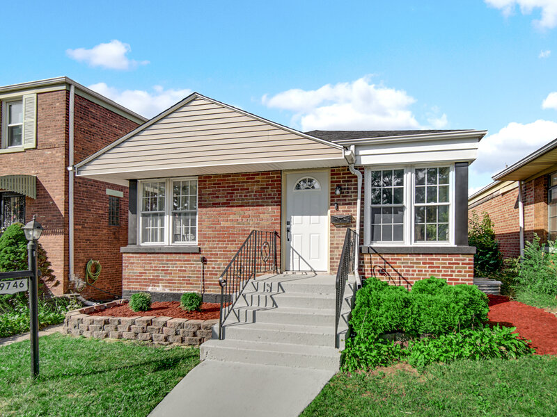 9746 S Dobson Avenue Chicago IL 60628