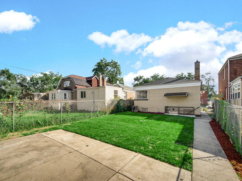 9746 S Dobson Avenue Chicago IL 60628