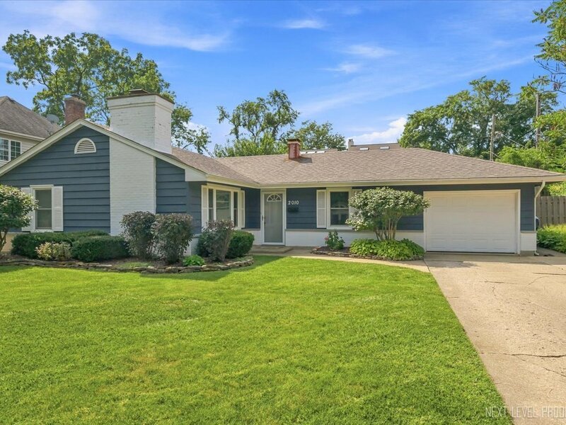 2010 Paddock Lane Wheaton IL 60187