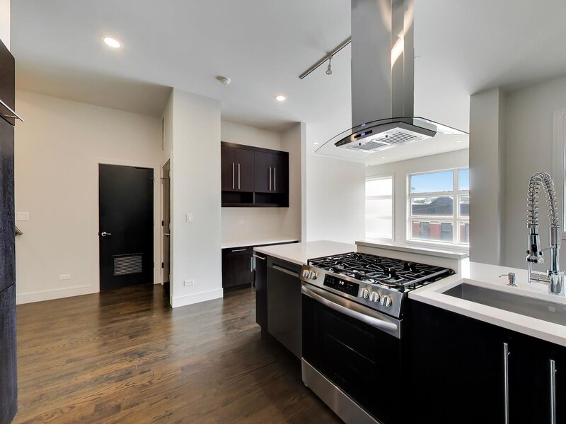 1605 N Oakley Avenue Chicago IL 60647