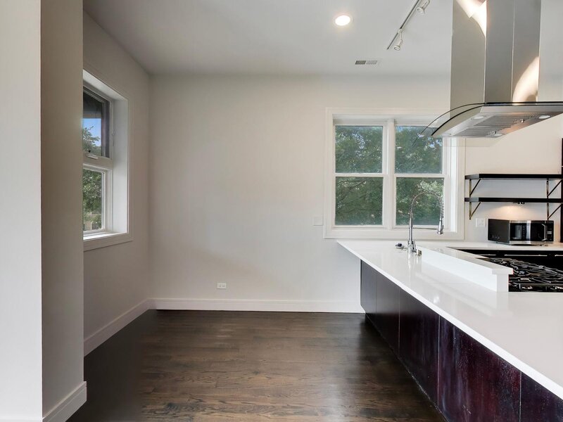 1605 N Oakley Avenue Chicago IL 60647