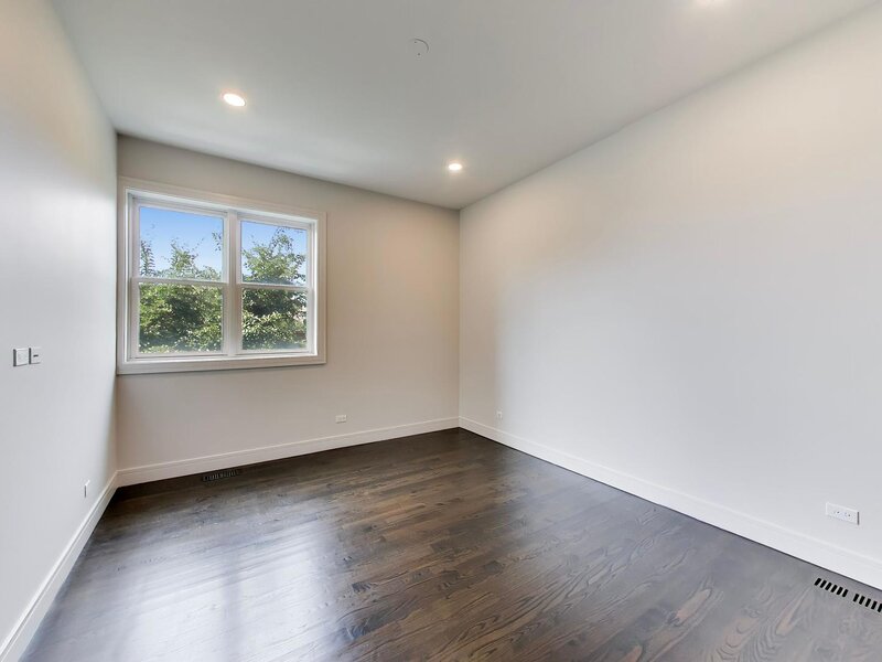 1605 N Oakley Avenue Chicago IL 60647