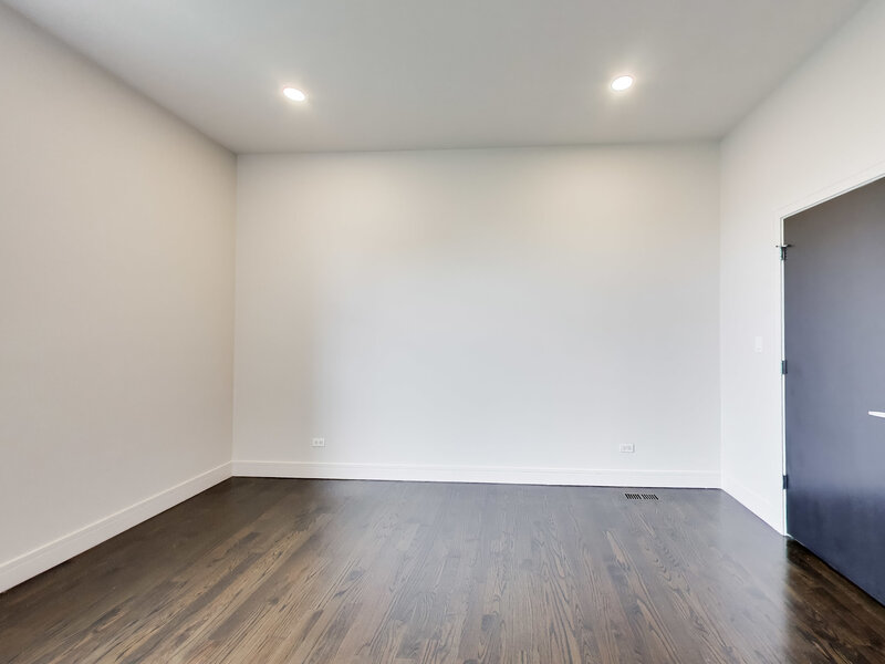 1605 N Oakley Avenue Chicago IL 60647