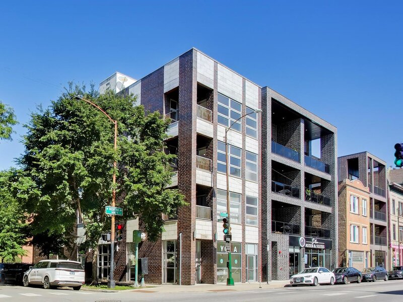 1605 N Oakley Avenue Chicago IL 60647