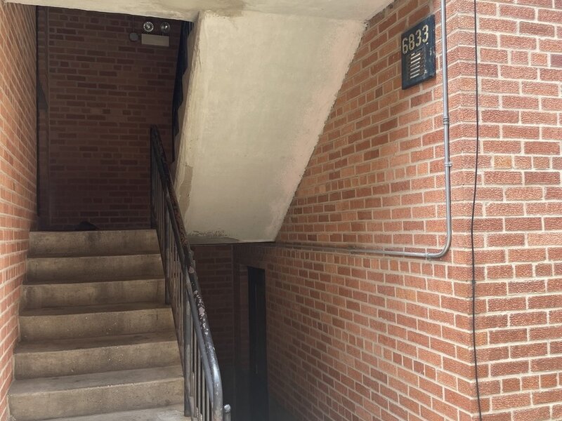 6833 N Oakley Avenue Chicago IL 60645