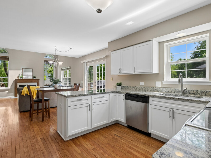 139 N Crooked Lake Lane Lindenhurst IL 60046