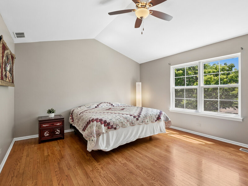 139 N Crooked Lake Lane Lindenhurst IL 60046