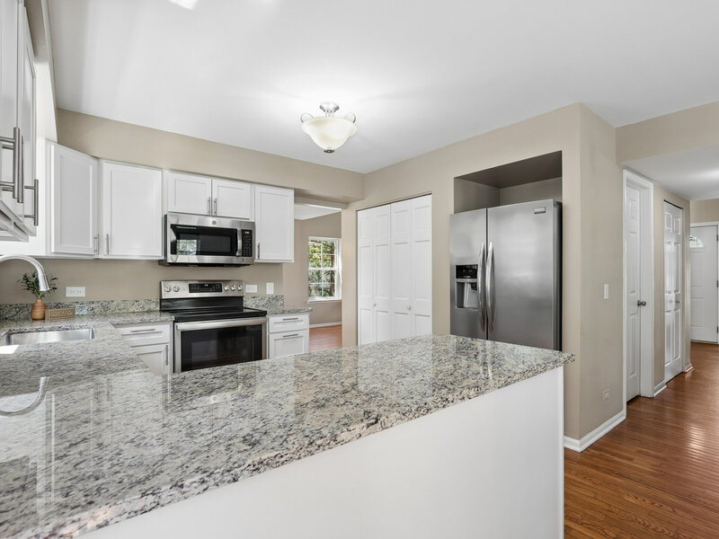 139 N Crooked Lake Lane Lindenhurst IL 60046