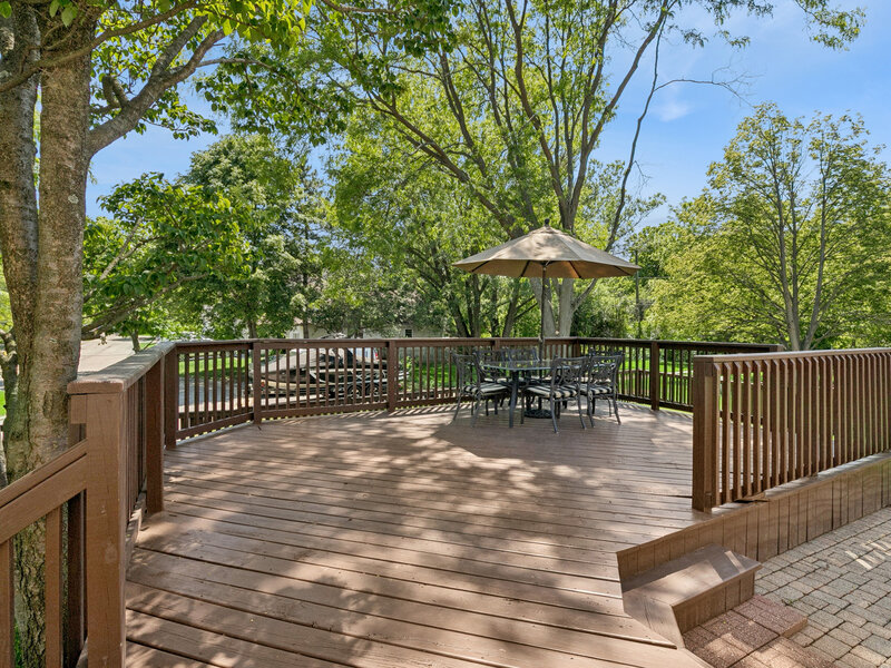 139 N Crooked Lake Lane Lindenhurst IL 60046