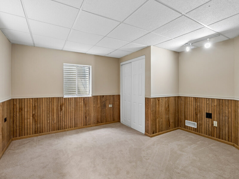 139 N Crooked Lake Lane Lindenhurst IL 60046