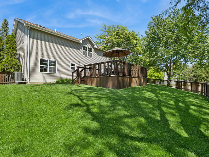 139 N Crooked Lake Lane Lindenhurst IL 60046