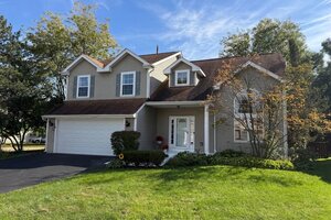 Photo of 139 N Crooked Lake Lane Lindenhurst IL 60046