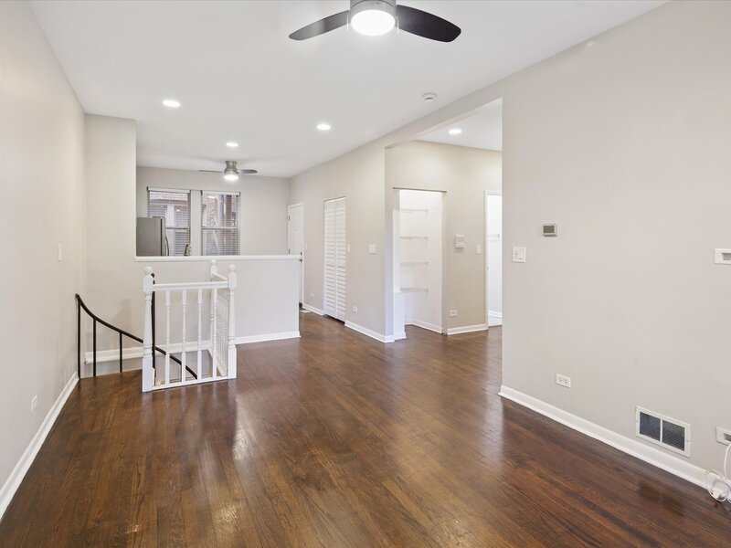 3923 W Ainslie Street Chicago IL 60625