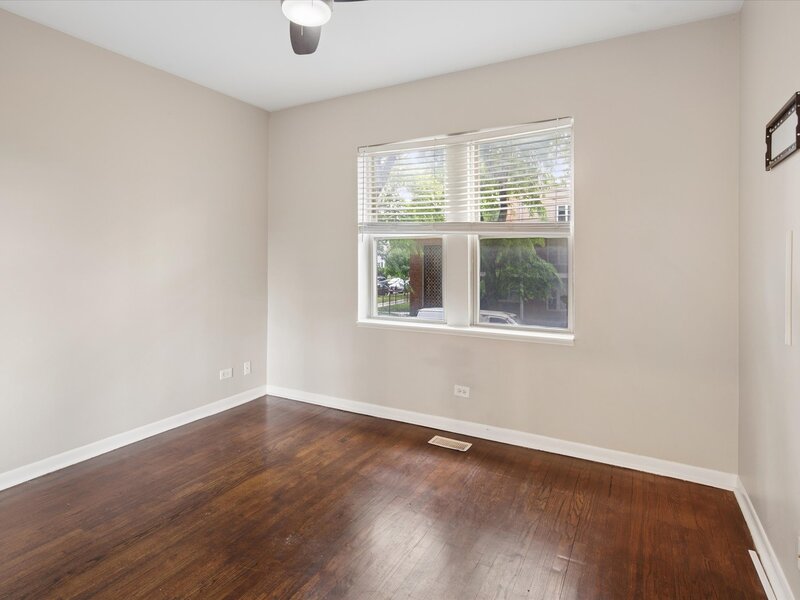 3923 W Ainslie Street Chicago IL 60625