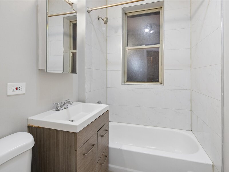3923 W Ainslie Street Chicago IL 60625