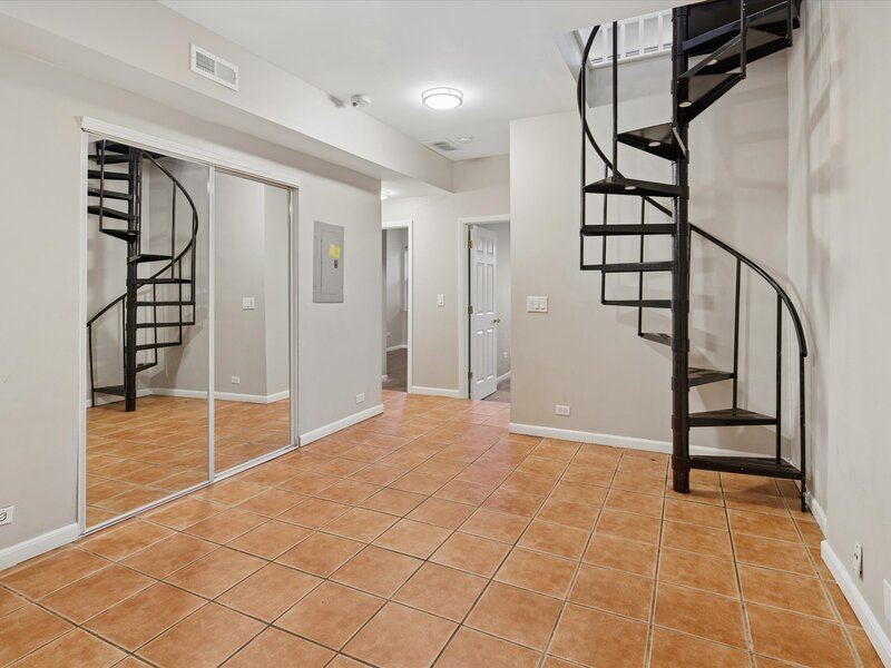 3923 W Ainslie Street Chicago IL 60625