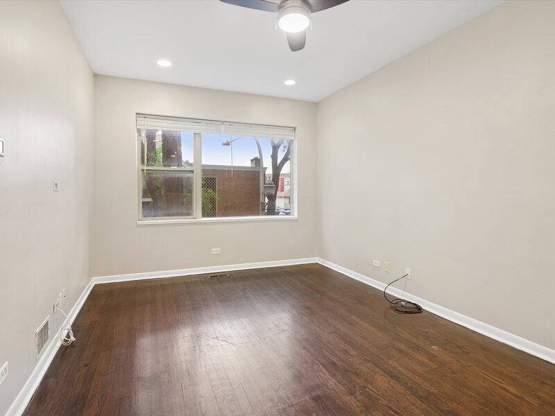3923 W Ainslie Street Chicago IL 60625