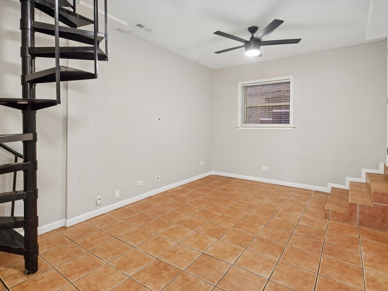 3923 W Ainslie Street Chicago IL 60625