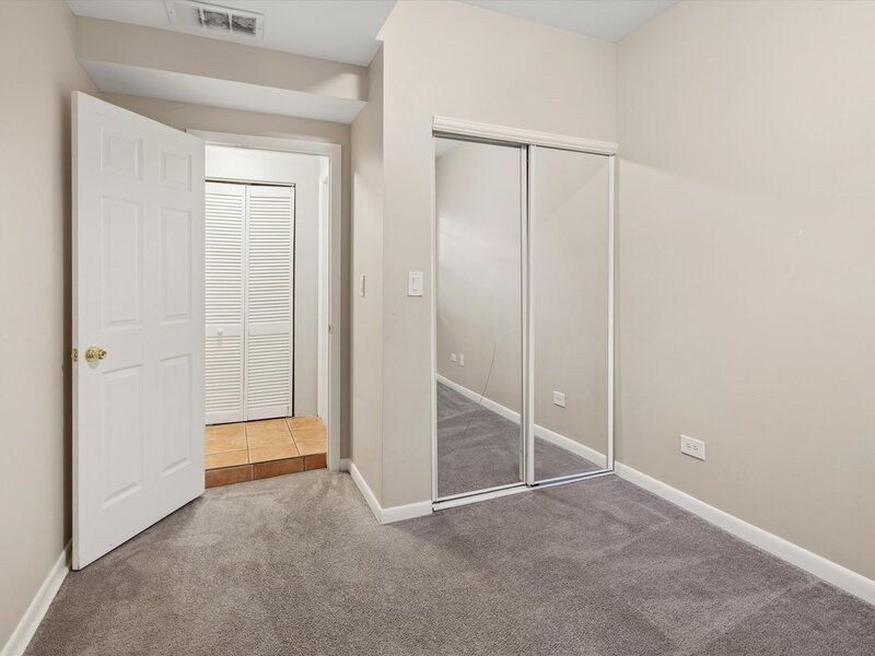 3923 W Ainslie Street Chicago IL 60625