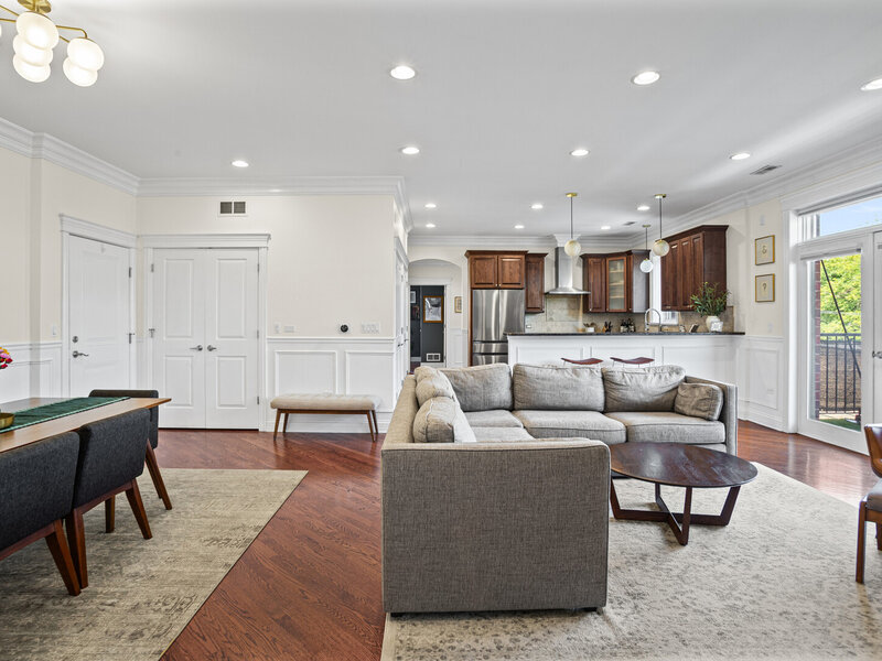 2450 W Montrose Avenue Chicago IL 60618