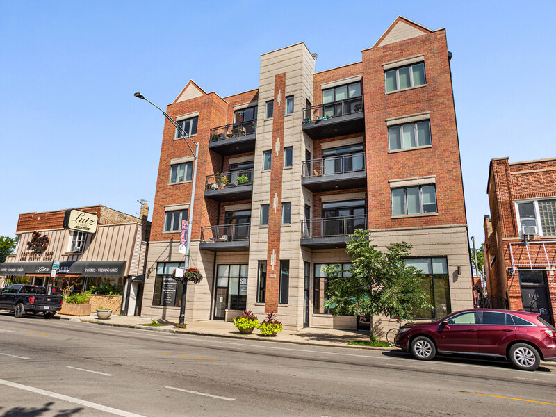 2450 W Montrose Avenue Chicago IL 60618