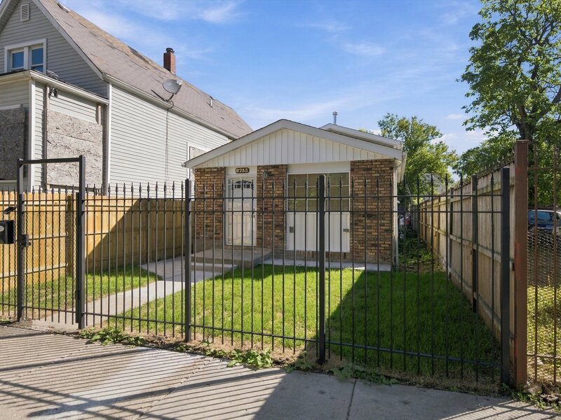 6733 S Throop Street Chicago IL 60636