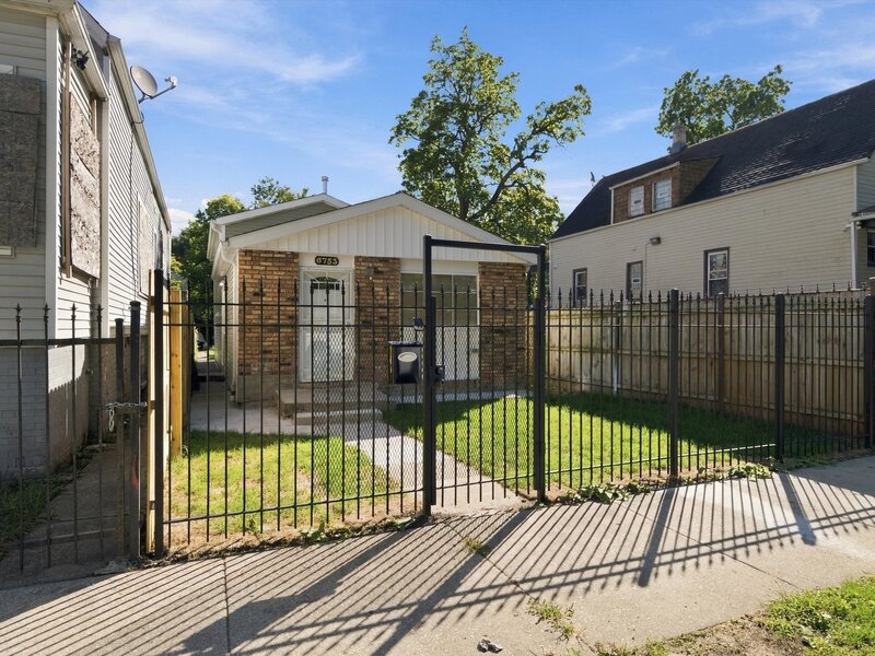 6733 S Throop Street Chicago IL 60636