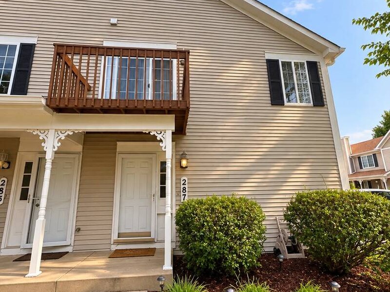 287 Sandhurst Lane South Elgin IL 60177