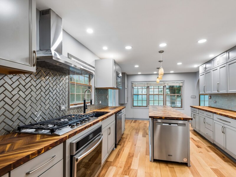 15 Winding Branch Road Hawthorn Woods IL 60047