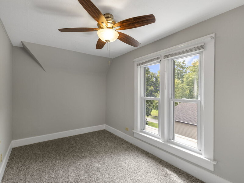 11 North Street East Dundee IL 60118