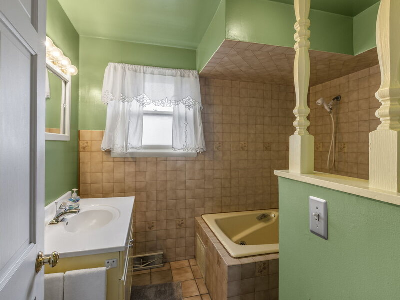 11 North Street East Dundee IL 60118