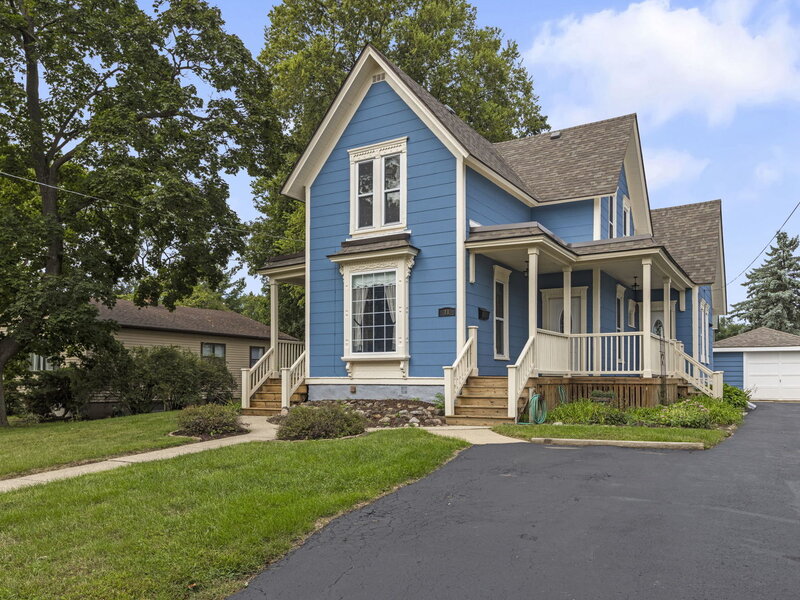 11 North Street East Dundee IL 60118