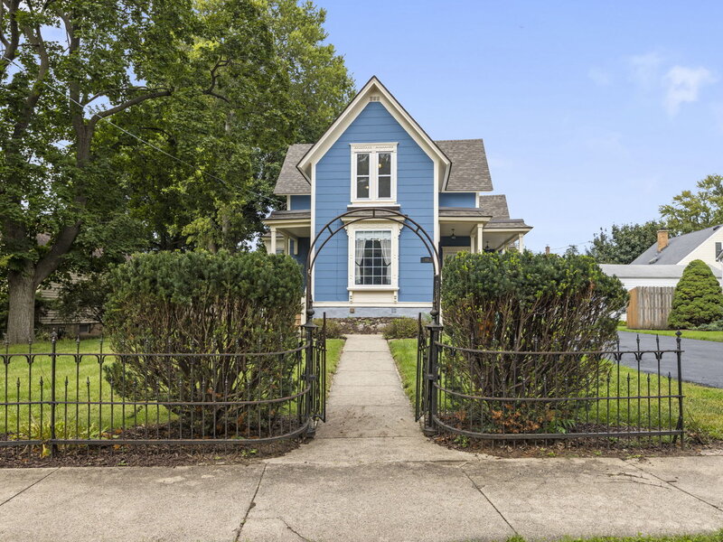 11 North Street East Dundee IL 60118