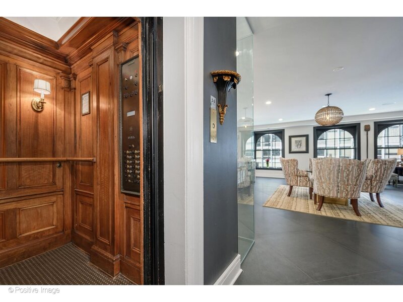 257 E Delaware Place Chicago IL 60611