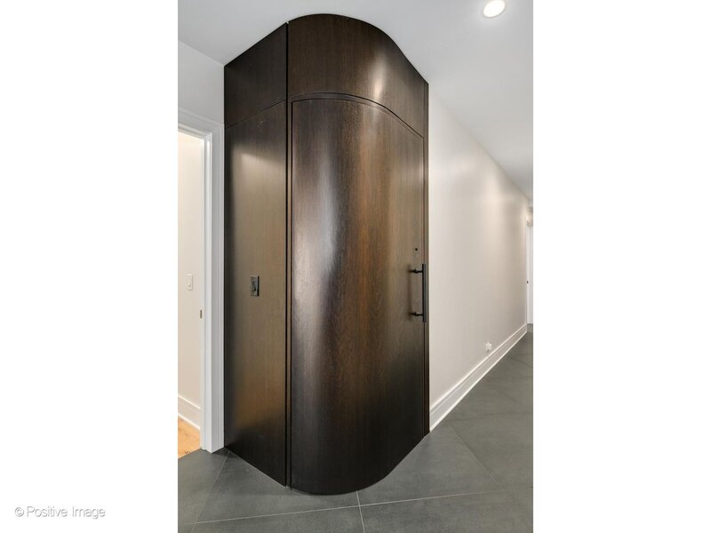 257 E Delaware Place Chicago IL 60611