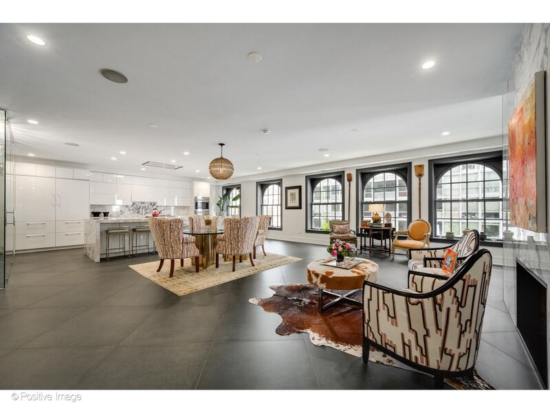 257 E Delaware Place Chicago IL 60611