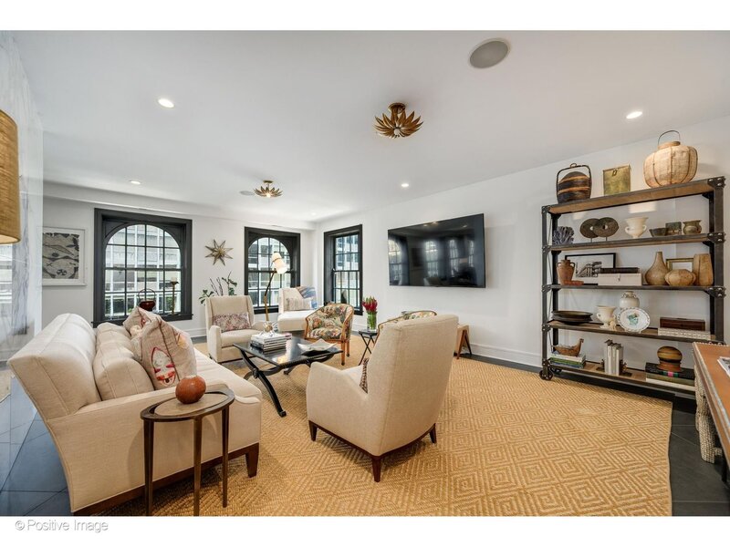 257 E Delaware Place Chicago IL 60611