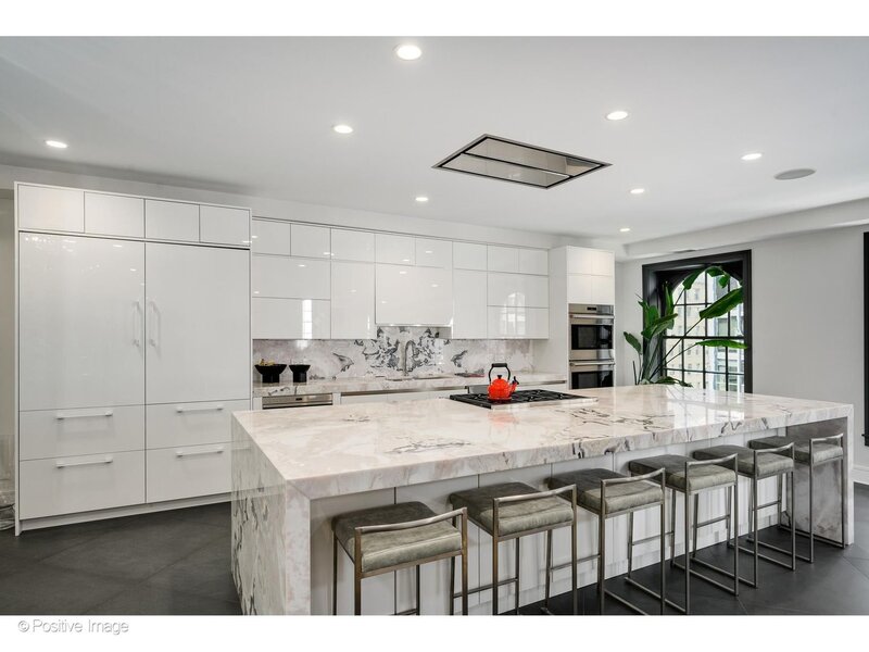 257 E Delaware Place Chicago IL 60611