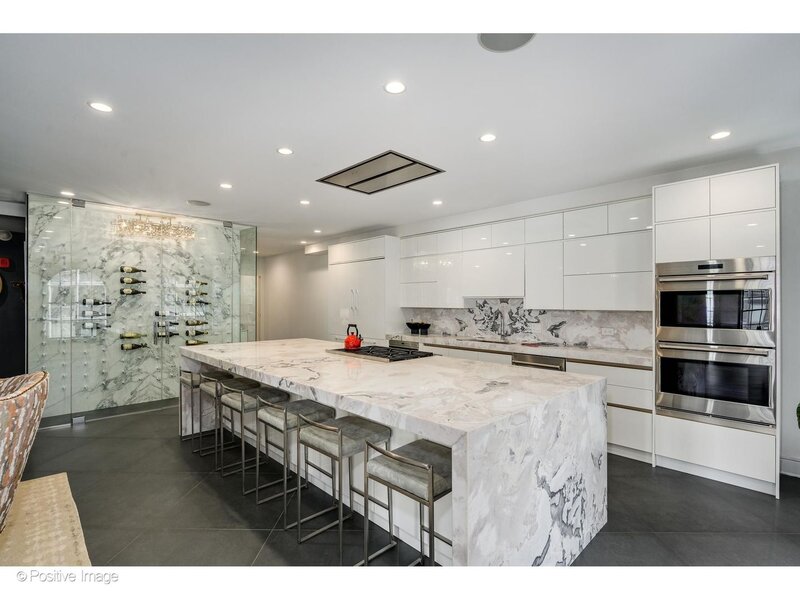 257 E Delaware Place Chicago IL 60611