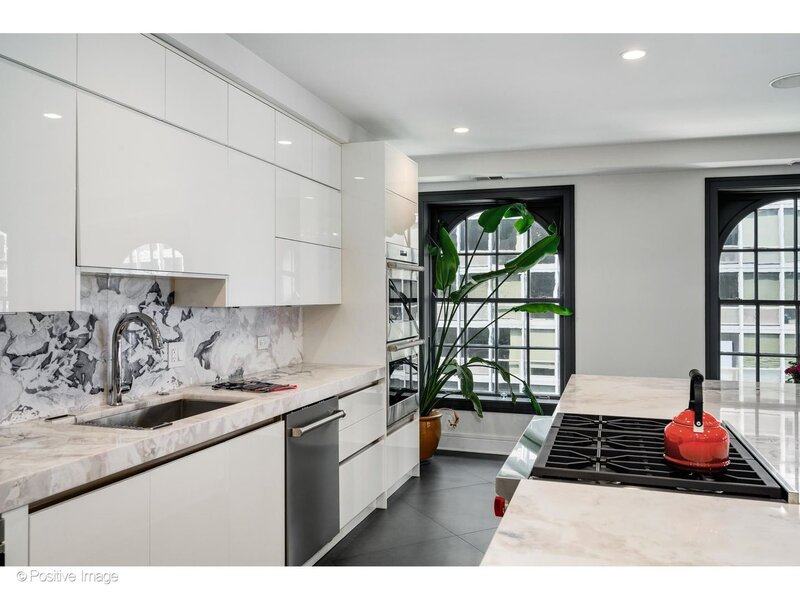 257 E Delaware Place Chicago IL 60611
