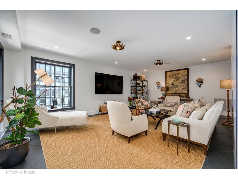 257 E Delaware Place Chicago IL 60611