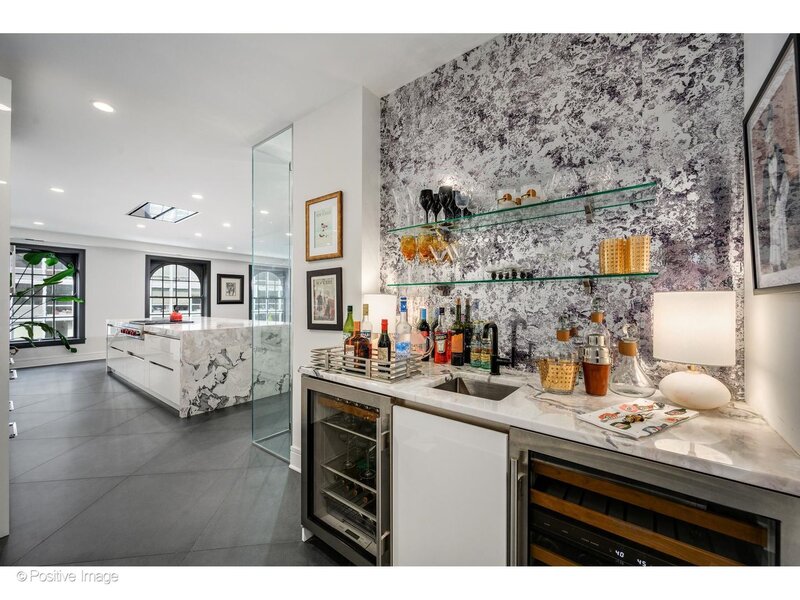 257 E Delaware Place Chicago IL 60611