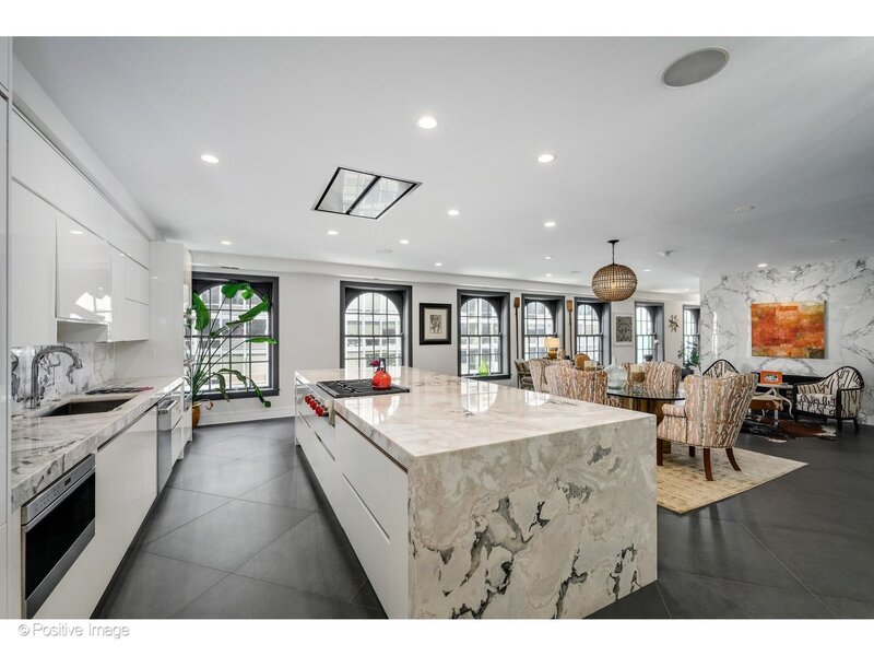257 E Delaware Place Chicago IL 60611