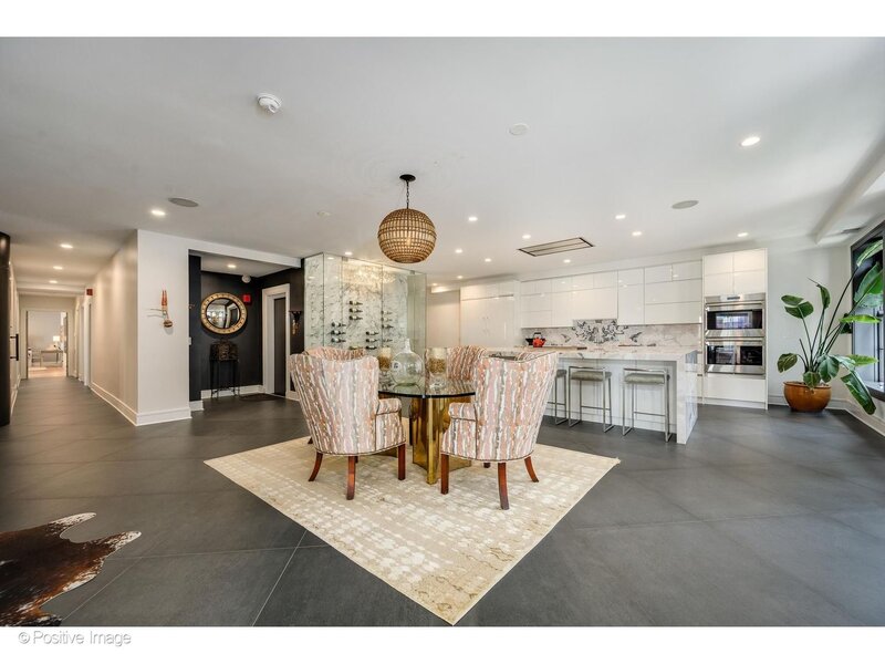 257 E Delaware Place Chicago IL 60611