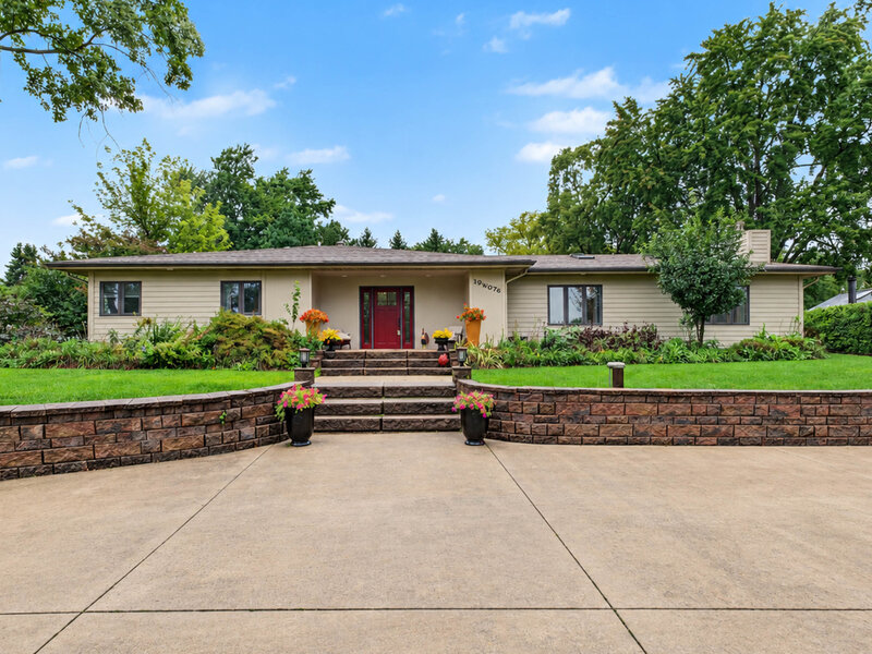 19 18th Place Lombard IL 60148