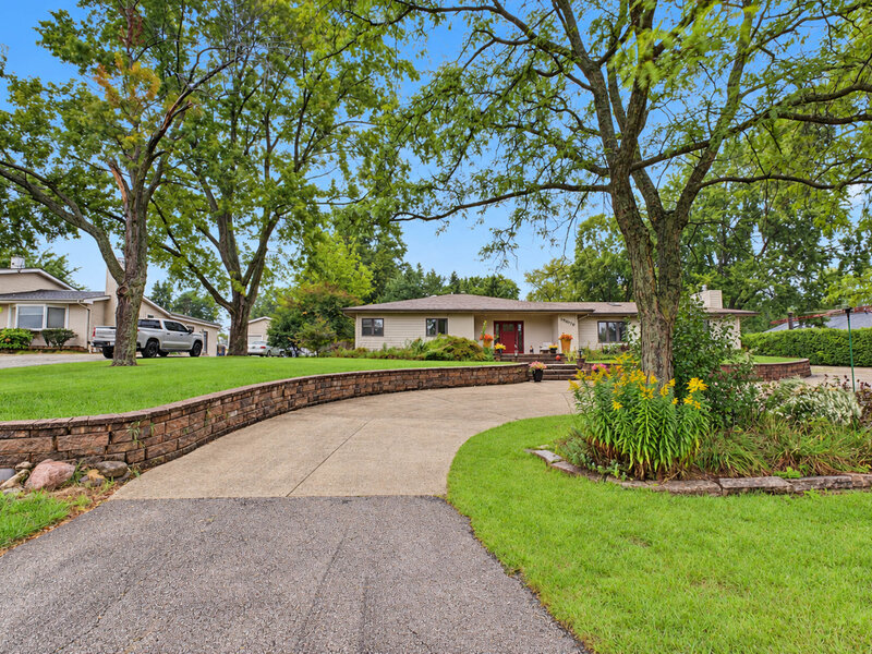 19 18th Place Lombard IL 60148
